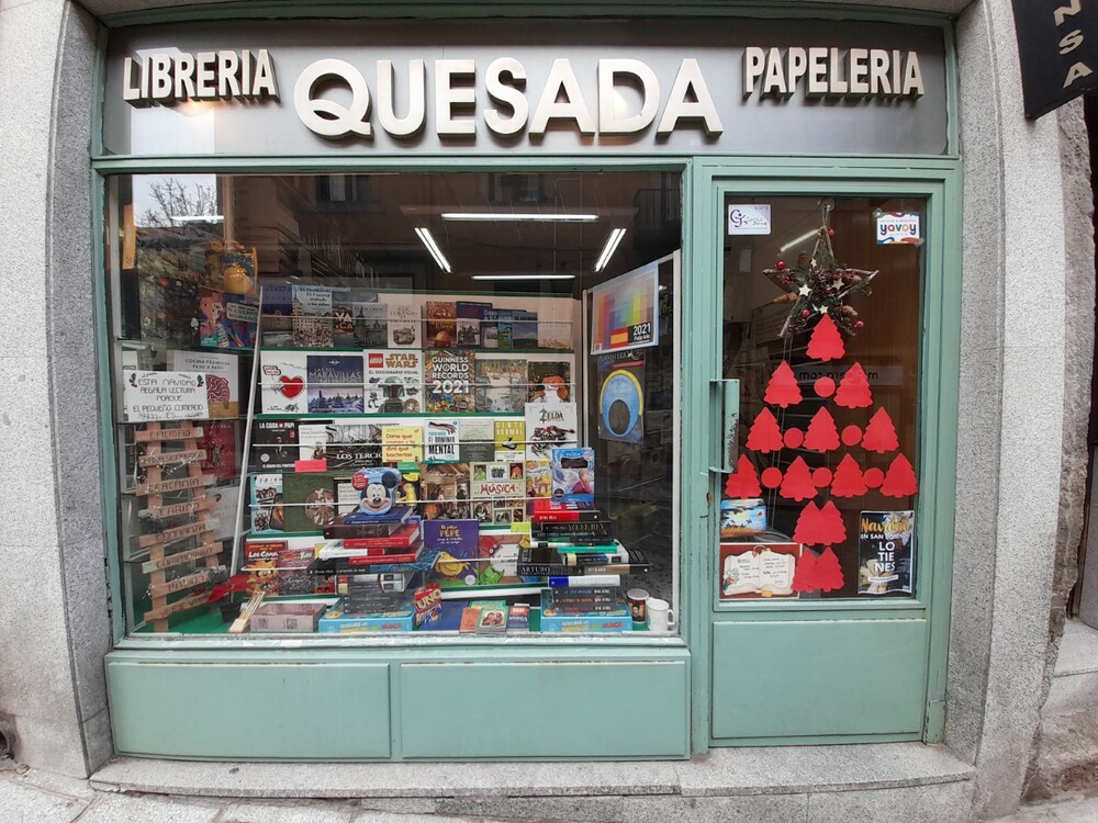 Image The Quesada Bookstore wins the 1st Shop Window Contest &quot;By Christmas, in San Lorenzo YOU HAVE IT&quot;